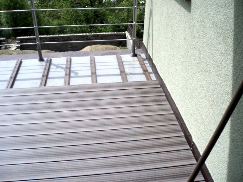 Terrace made of artificial profiles