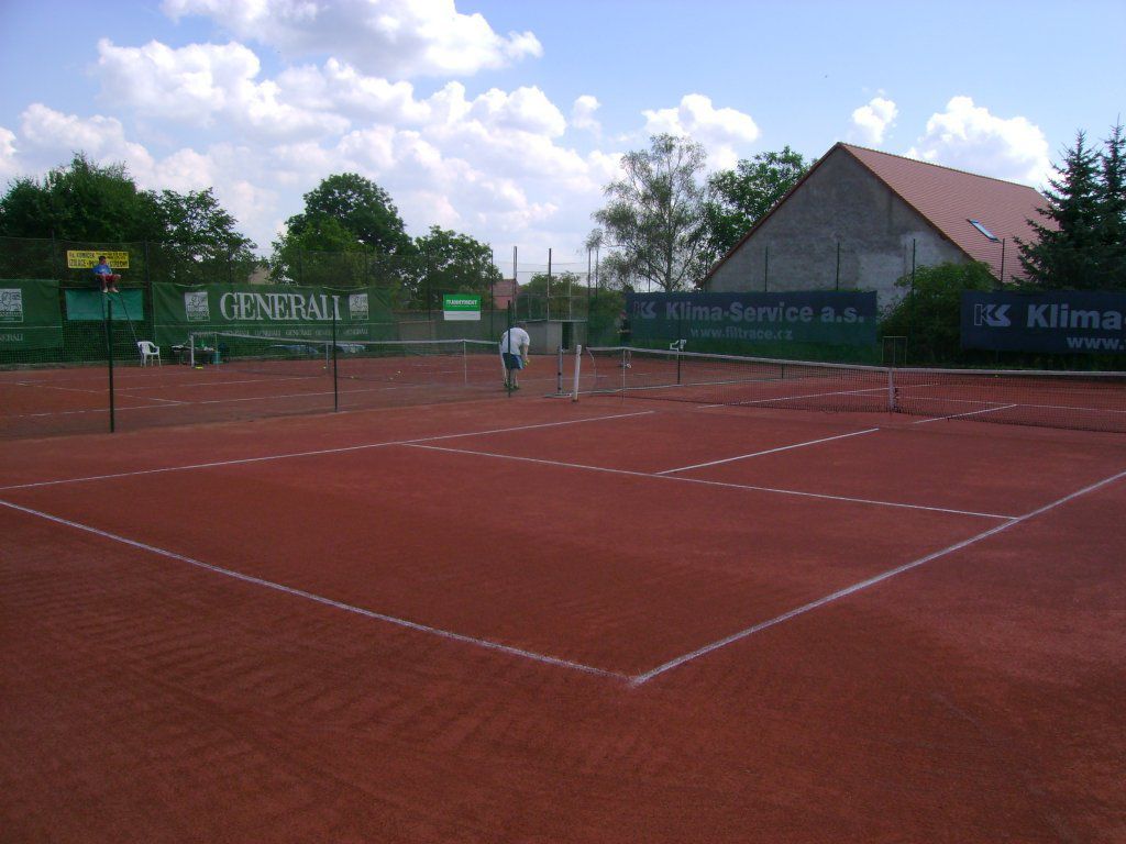 Establishment of tennis courts on quality clay