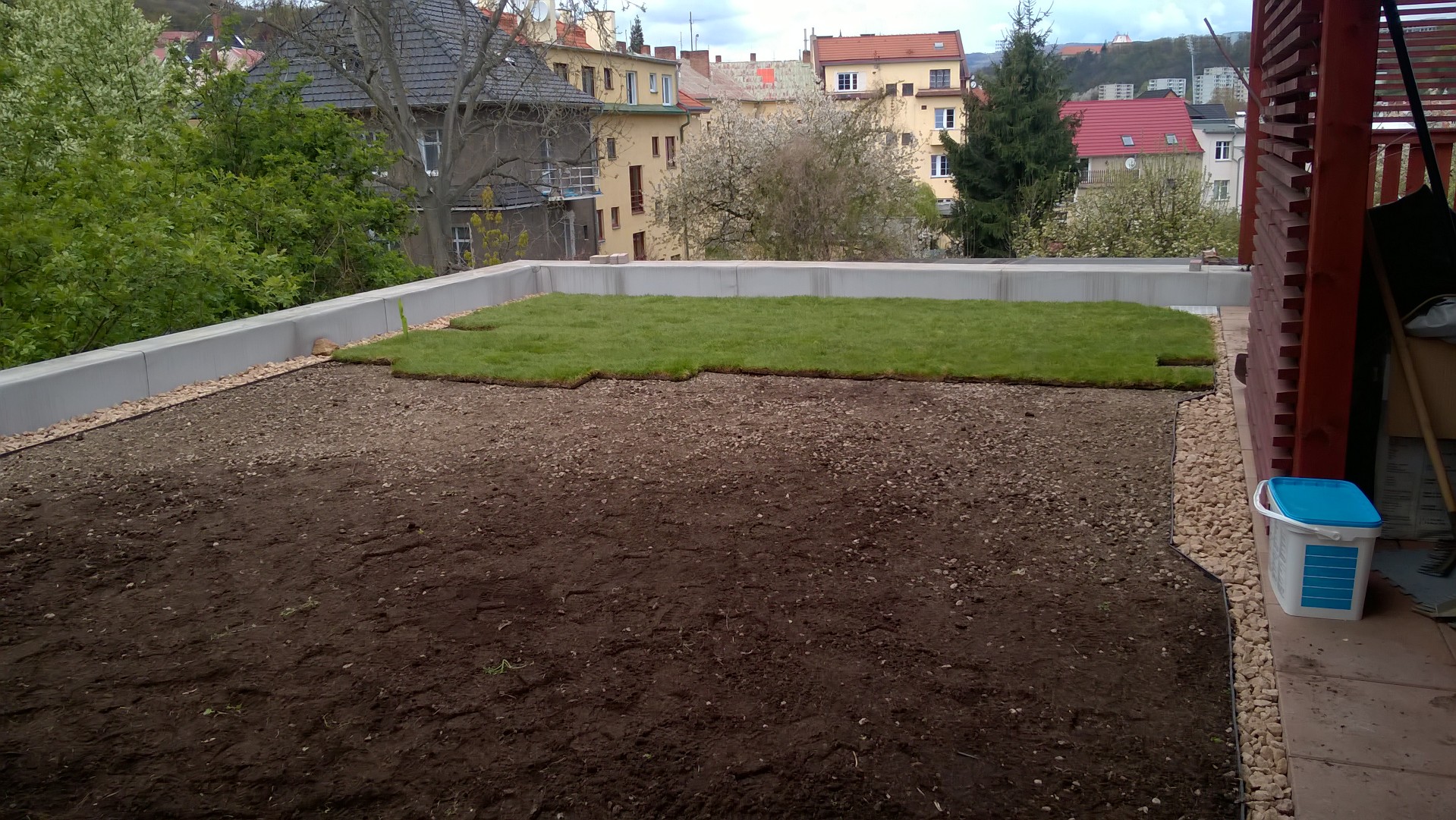 Roof garden with carpeted lawn