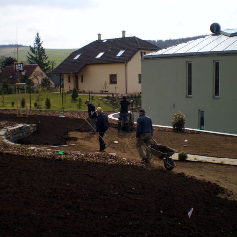 Preparation of the site under a sown lawn