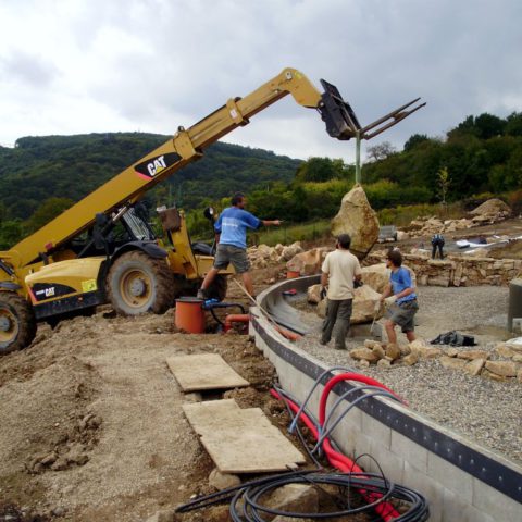 Handling of stones weighing up to 4 tons - biotope realization