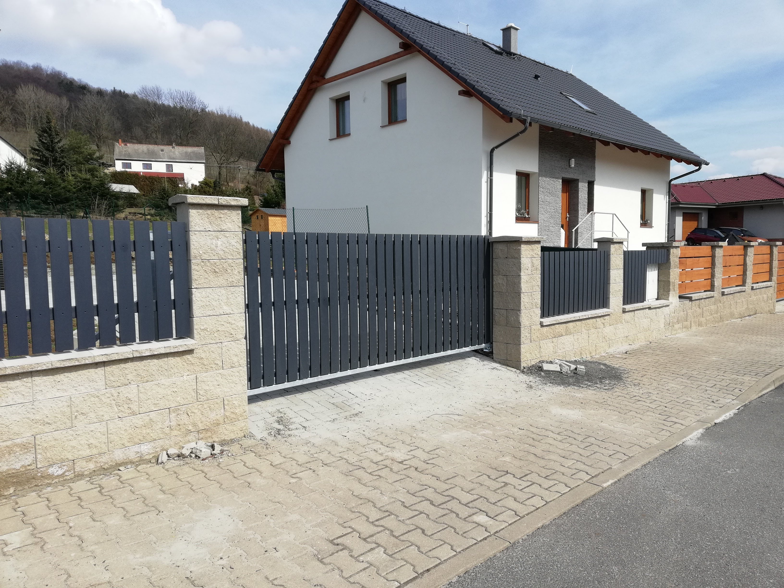 New fencing and fillings made of plastic profiles