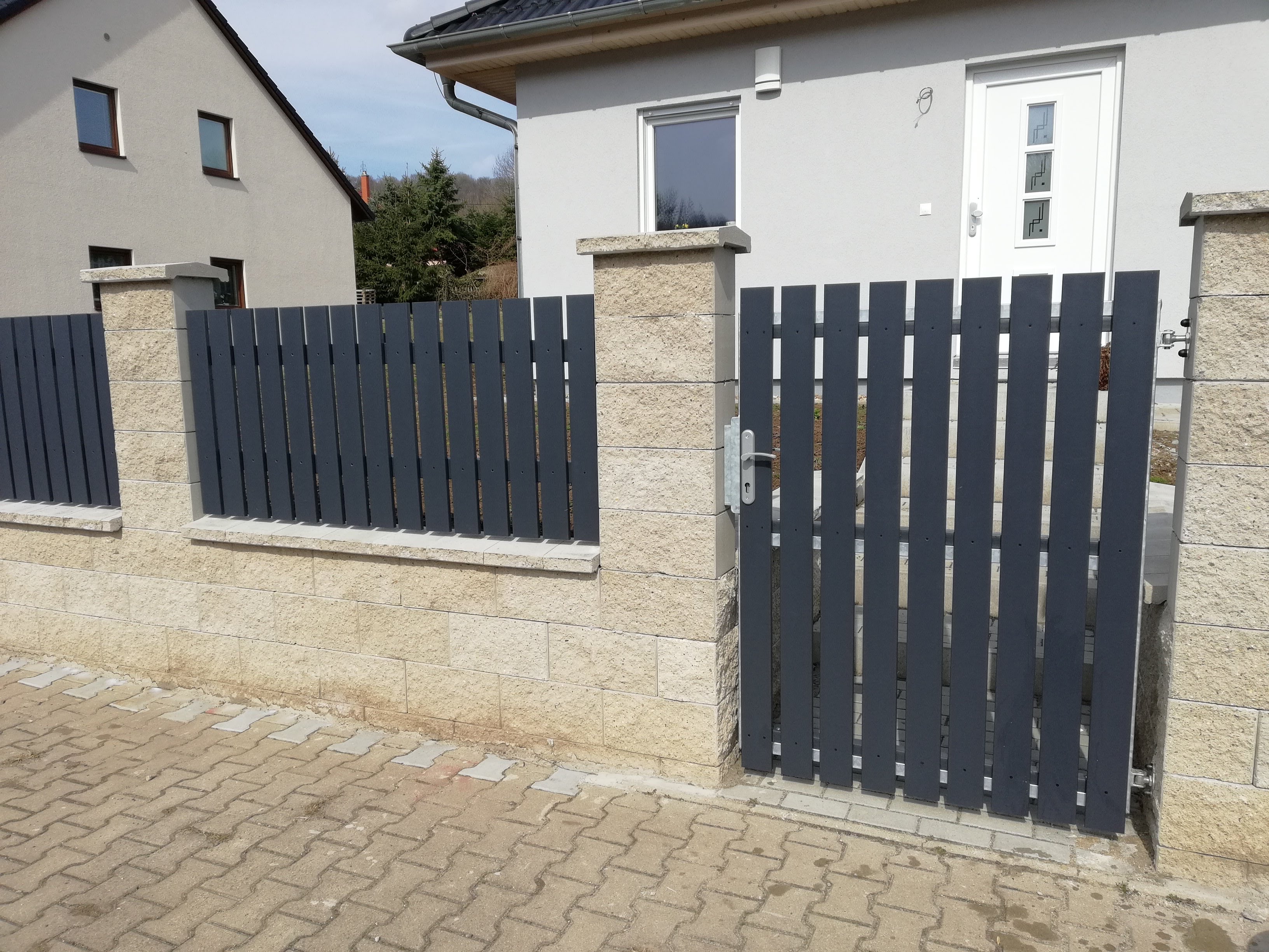 New fencing and fillings made of plastic profiles