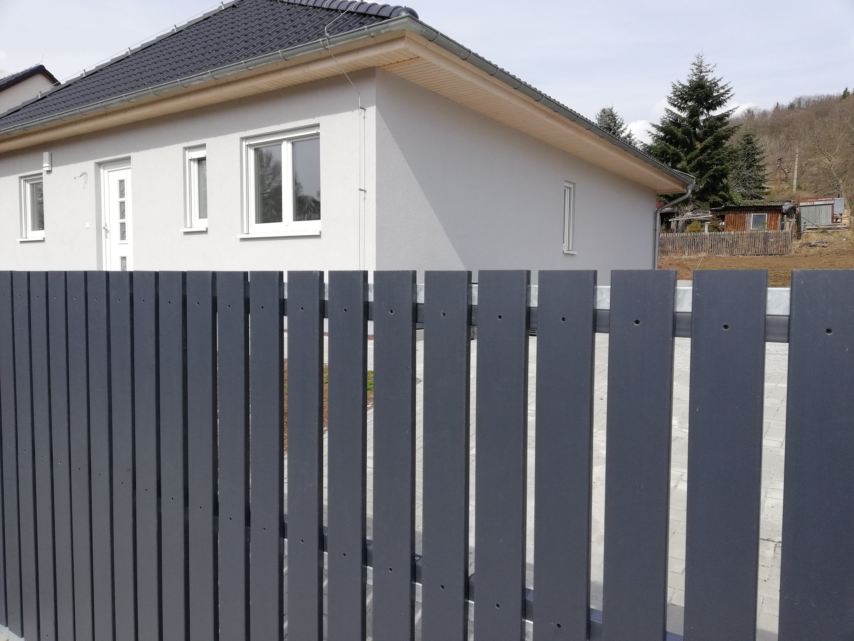 New fencing and fillings made of plastic profiles